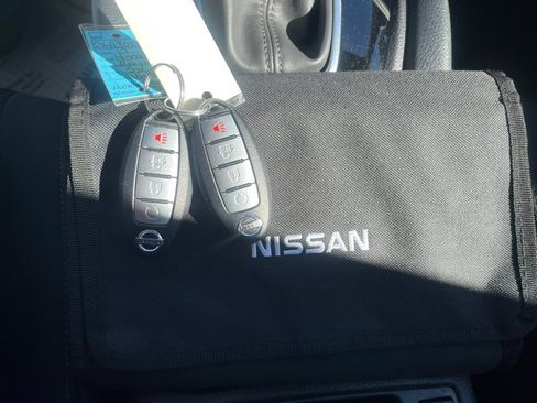 Used 2017 Nissan Rogue SV w/ Midnight Edition image 34