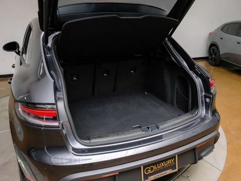 Used 2023 Porsche Macan w/ Premium Package Plus AWD/4WD image 54