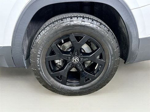 Used 2024 Volkswagen Atlas Peak Edition SE image 24