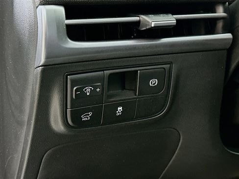 Certified 2025 Hyundai Tucson Limited AWD/4WD image 10