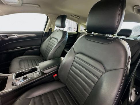 Used 2017 Ford Fusion SE w/ Fusion SE Technology Package FWD image 20