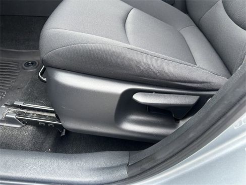 Used 2024 Toyota Corolla Cross LE image 20