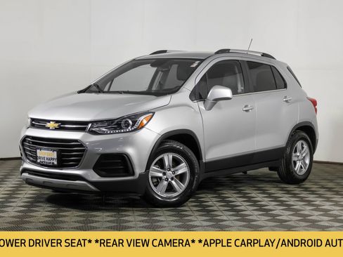 Used 2019 Chevrolet Trax LT w/ LT Convenience Package FWD image 2