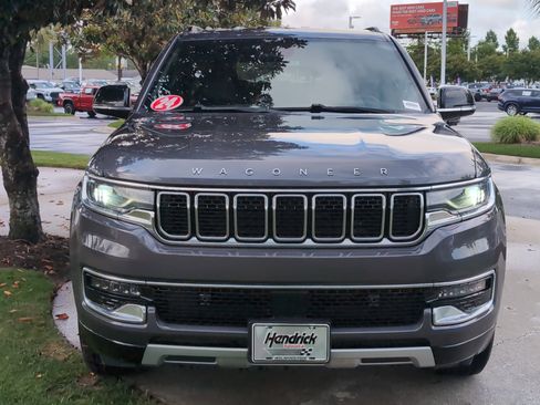Used 2024 Jeep Wagoneer L Series II w/ Flexible Seating Group AWD/4WD image 3