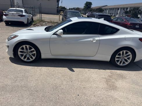 Used 2013 Hyundai Genesis 2.0T RWD image 4