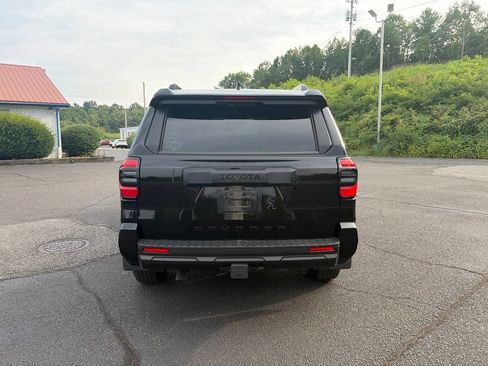 Used 2025 Toyota 4Runner SR5 AWD/4WD image 8
