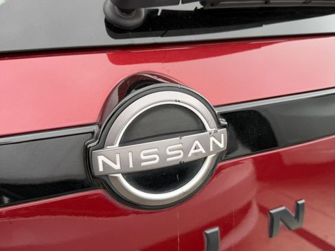 Used 2022 Nissan Pathfinder SV w/ SV Black Package FWD image 7