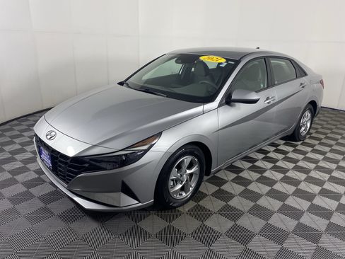 Used 2021 Hyundai Elantra SE FWD image 10