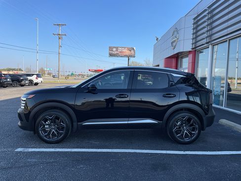 Used 2025 Nissan Kicks SR image 13