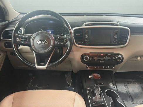 Used 2017 Kia Sorento FWD w/ LX Convenience Package image 11