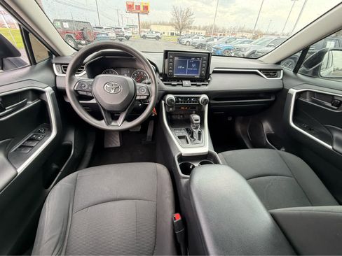 Used 2021 Toyota RAV4 LE image 11
