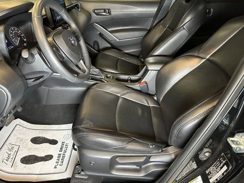 Used 2024 Toyota Corolla Cross SE image 19