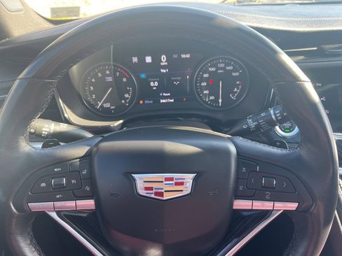 Used 2023 Cadillac XT6 Premium Luxury w/ Technology Package image 16