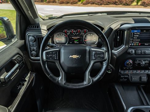Used 2021 Chevrolet Silverado 1500 LTZ AWD/4WD image 23