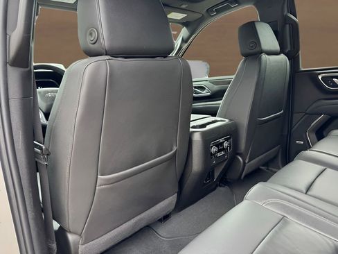 Used 2023 Chevrolet Tahoe Z71 w/ Luxury Package AWD/4WD image 22