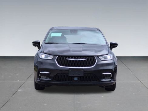 Used 2023 Chrysler Pacifica Touring-L FWD image 9