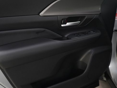 Used 2024 Toyota Grand Highlander XLE image 21