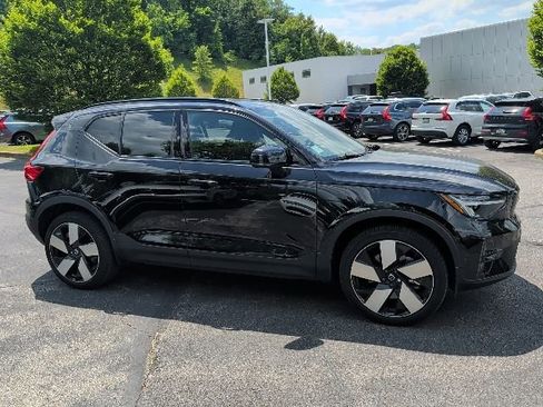 Used 2023 Volvo XC40 Recharge Plus AWD/4WD image 4