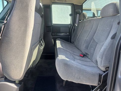 Used 2005 Chevrolet Silverado 2500 LS AWD/4WD image 20