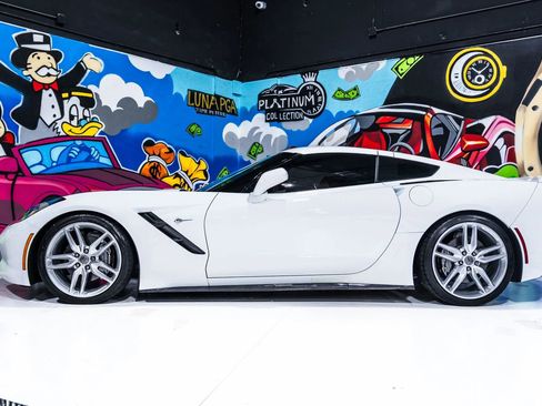 Used 2019 Chevrolet Corvette Stingray Coupe w/ 1LT RWD image 4