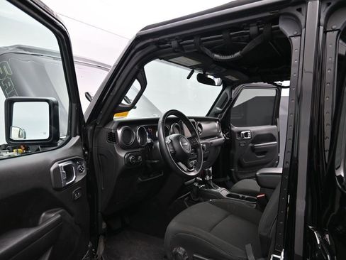 Used 2023 Jeep Gladiator Sport image 10