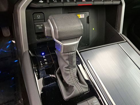 Used 2024 Toyota Tundra Platinum image 12