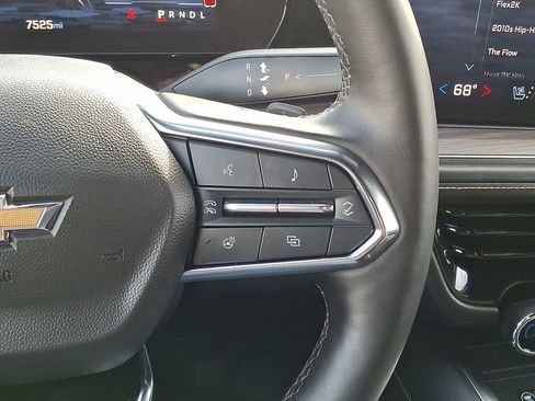 Used 2025 Chevrolet Suburban Premier image 22