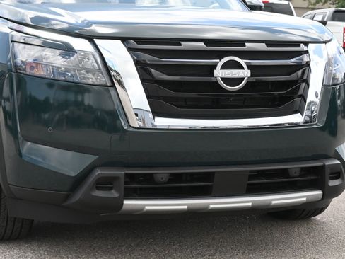 Used 2025 Nissan Pathfinder SL FWD image 23