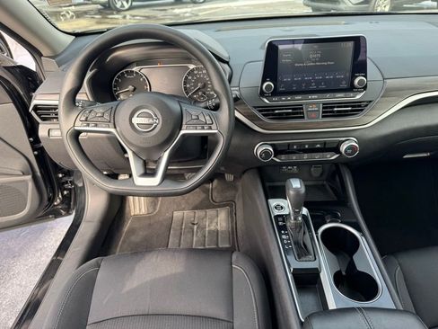 Used 2024 Nissan Altima 2.5 SV image 13