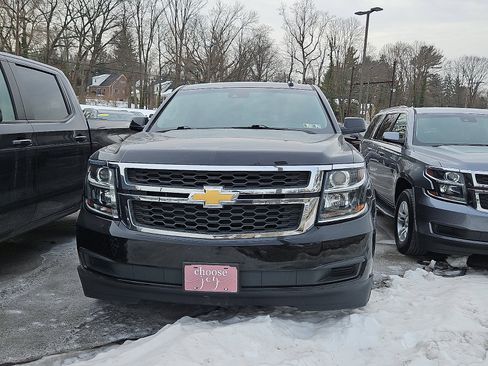 Used 2019 Chevrolet Suburban LT image 2