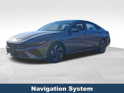 Used 2024 Hyundai Elantra Limited image 4