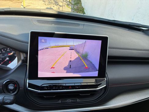 Used 2025 Jeep Compass Trailhawk image 23