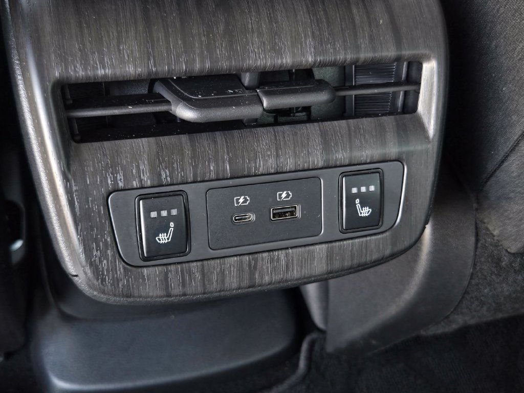 Used 2024 Nissan Ariya FWD image 18