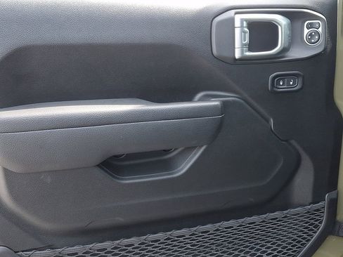 Used 2025 Jeep Wrangler Unlimited Sport AWD/4WD image 14