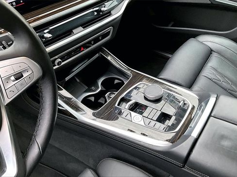 Used 2025 BMW X7 xDrive40i image 14