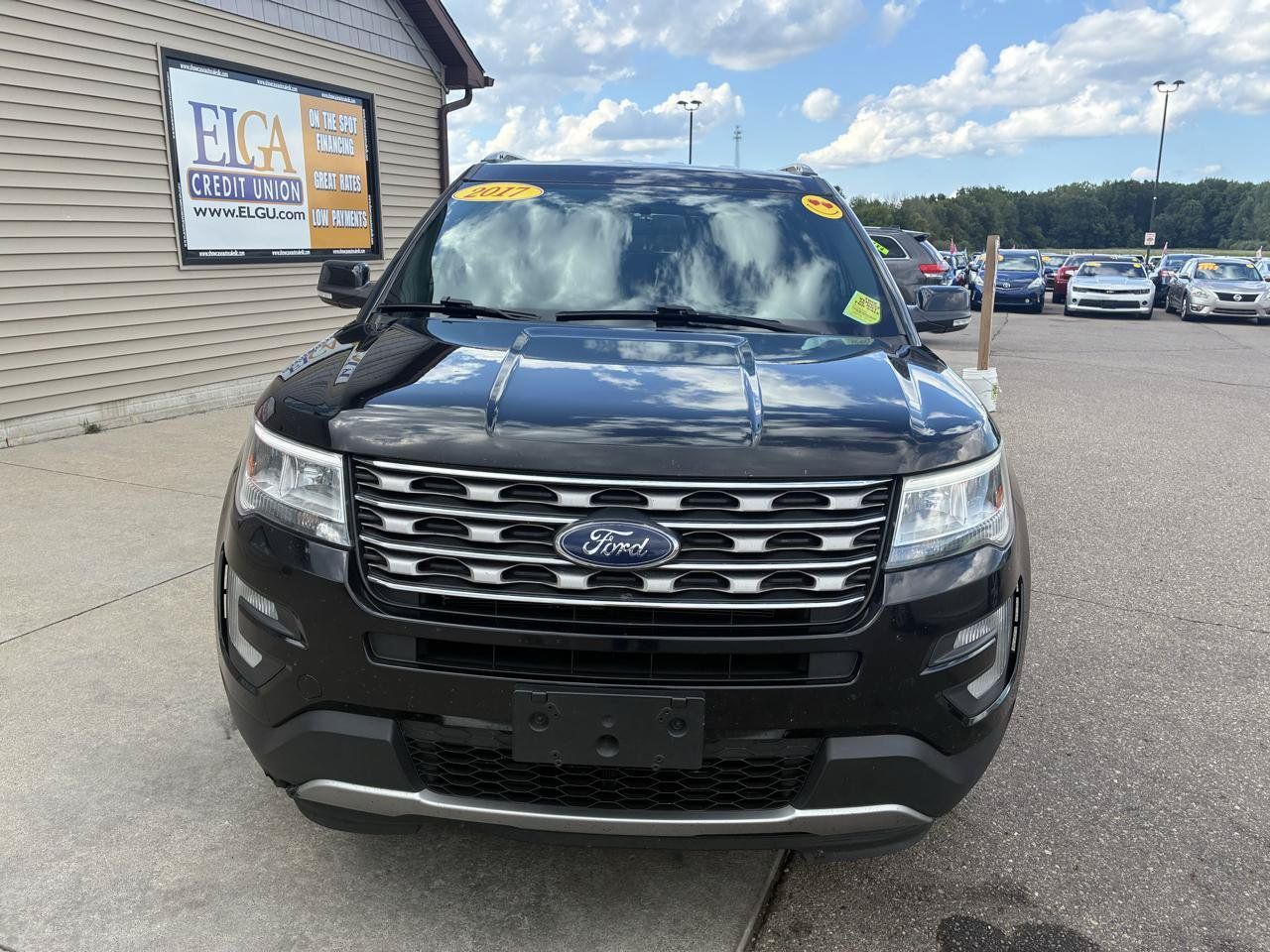 Used 2017 Ford Explorer XLT AWD/4WD image 2