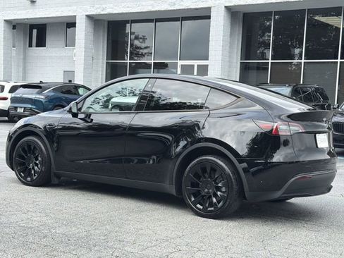 Used 2023 Tesla Model Y AWD image 4