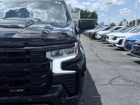Used 2025 Chevrolet Silverado 1500 LT Trail Boss w/ Convenience Package II AWD/4WD image 3