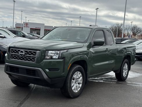 Used 2022 Nissan Frontier SV w/ Technology Package image 12