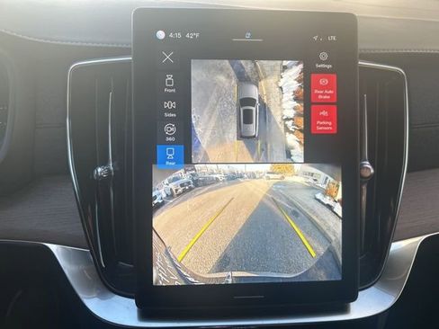 Used 2025 Volvo XC90 B6 Plus image 23