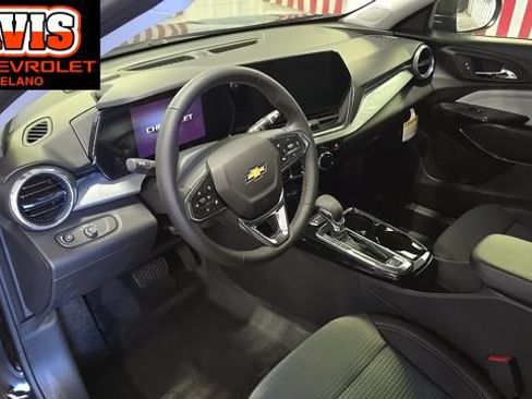 New 2026 Chevrolet Trax LT w/ LT Convenience Package FWD image 21