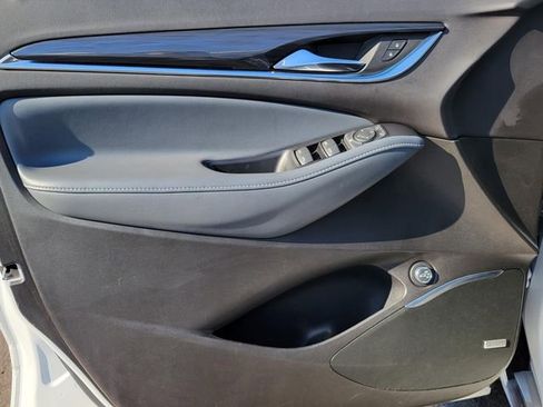 Used 2021 Buick Enclave Essence image 8