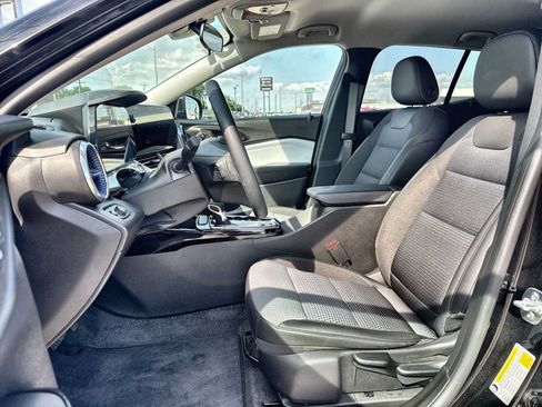 Used 2025 Chevrolet Trax LT w/ Driver Confidence Package FWD image 19