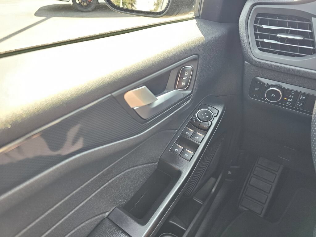 Used 2025 Ford Escape ST-Line Select AWD/4WD image 29