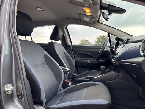 Used 2025 Nissan Versa SV FWD image 34