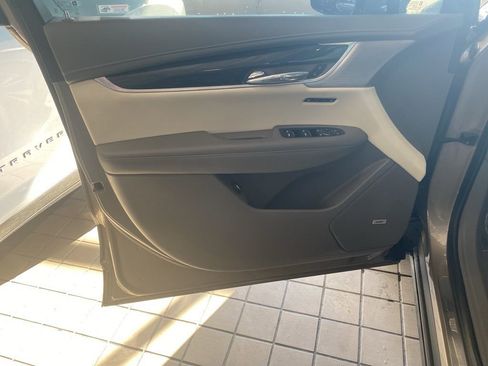 Used 2023 Cadillac XT6 Premium Luxury image 11