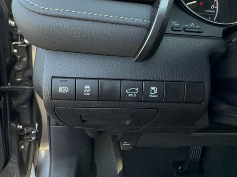 Used 2023 Toyota Camry SE image 24