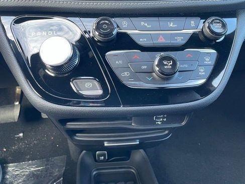 New 2026 Chrysler Pacifica Select w/ S Appearance Package image 18