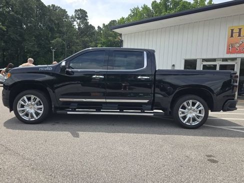 Used 2022 Chevrolet Silverado 1500 High Country w/ High Country Premium Package AWD/4WD image 2