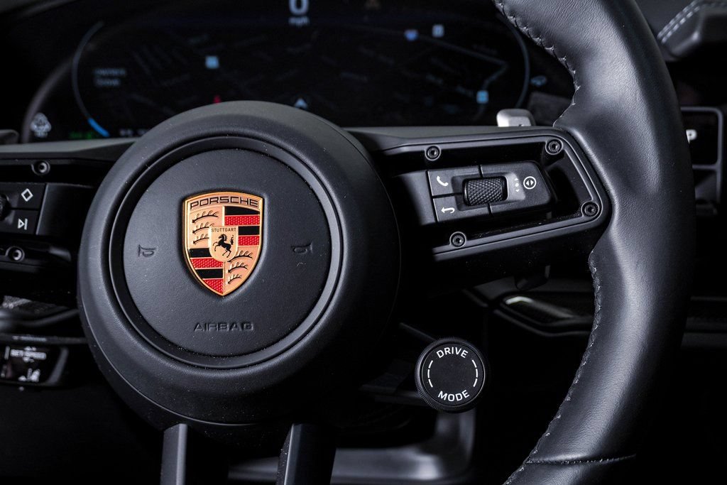 Used 2025 Porsche Cayenne GTS AWD/4WD image 20